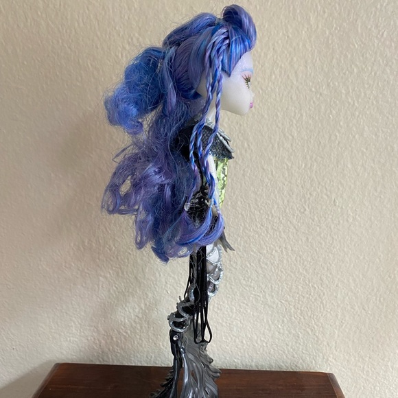 Sirena Von Boo Monster High Doll - Picture 7 of 7